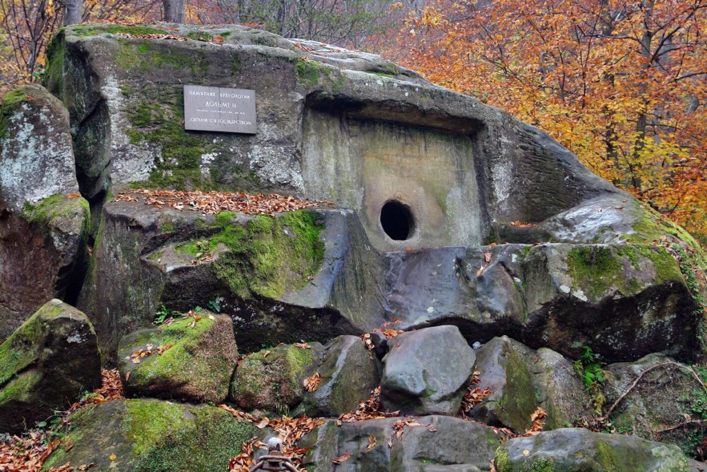 Дольмены в сочи фото